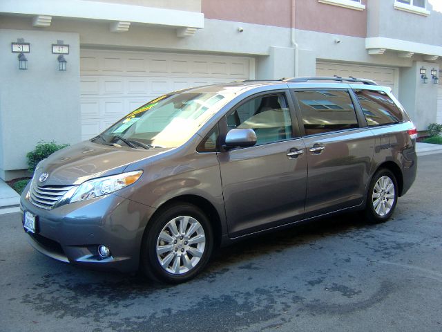2011 Toyota Sienna S Sport PLUS