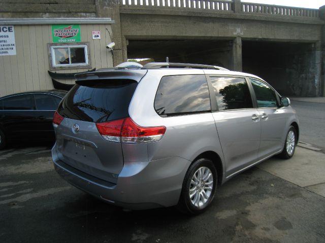 2011 Toyota Sienna 4dr 2.5L Turbo W/sunroof/3rd Row AWD SUV