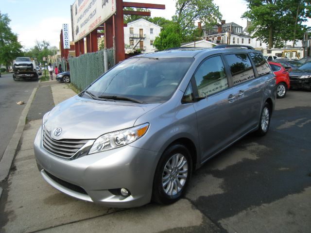 2011 Toyota Sienna 4dr 2.5L Turbo W/sunroof/3rd Row AWD SUV
