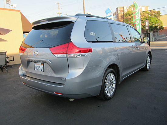 2011 Toyota Sienna Super Clean SHOW ROOM