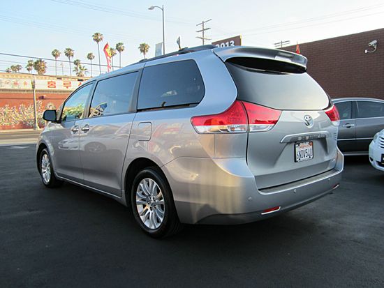 2011 Toyota Sienna Super Clean SHOW ROOM
