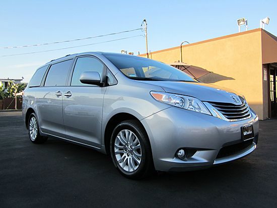 2011 Toyota Sienna Super Clean SHOW ROOM