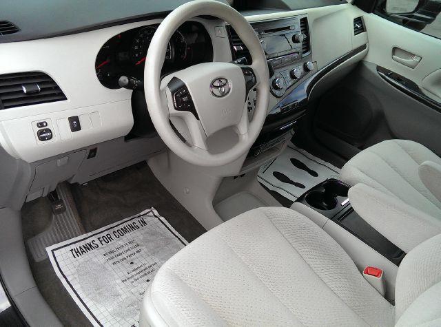 2012 Toyota Sienna Premium Luxury PKG