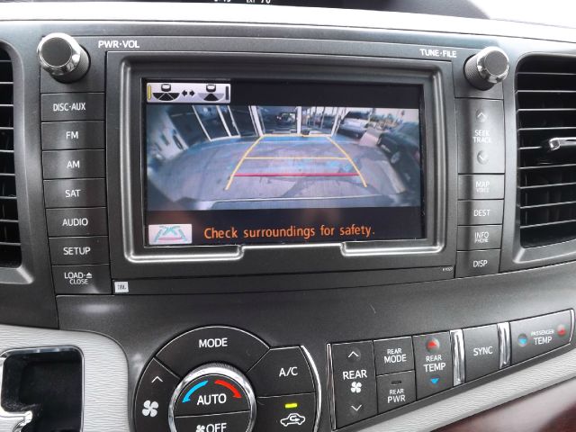 2012 Toyota Sienna 740il 4dr Sdn Sedan