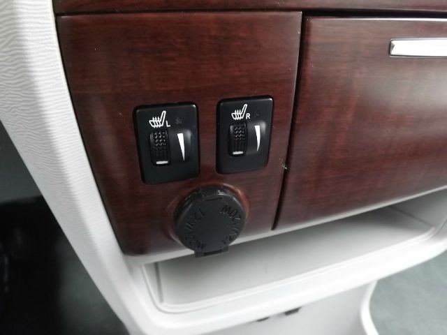 2012 Toyota Sienna 740il 4dr Sdn Sedan