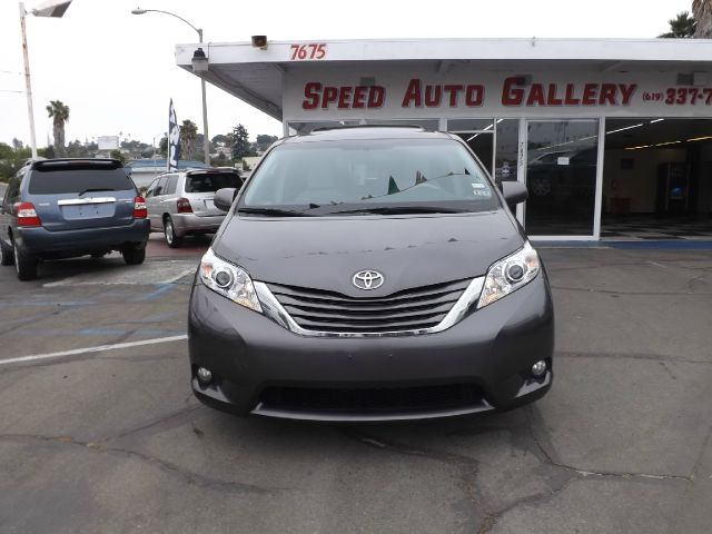 2012 Toyota Sienna 740il 4dr Sdn Sedan