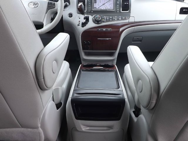 2012 Toyota Sienna 740il 4dr Sdn Sedan