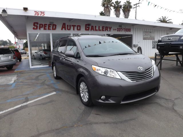 2012 Toyota Sienna 740il 4dr Sdn Sedan