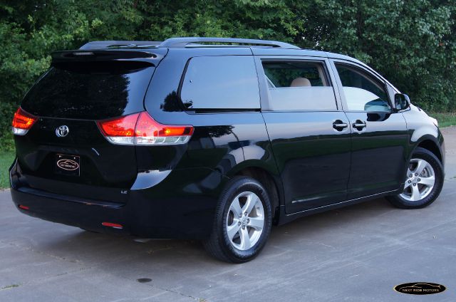 2012 Toyota Sienna Avalanche Z-71 4x4