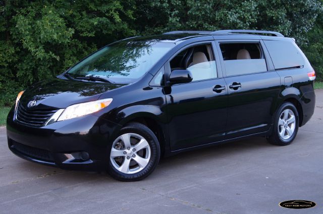 2012 Toyota Sienna Avalanche Z-71 4x4