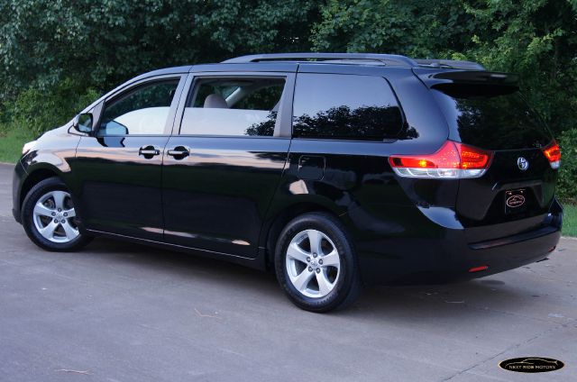 2012 Toyota Sienna Avalanche Z-71 4x4