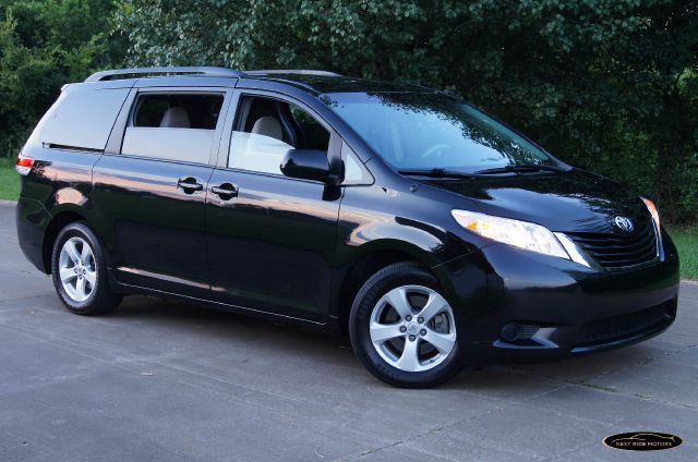 2012 Toyota Sienna Avalanche Z-71 4x4