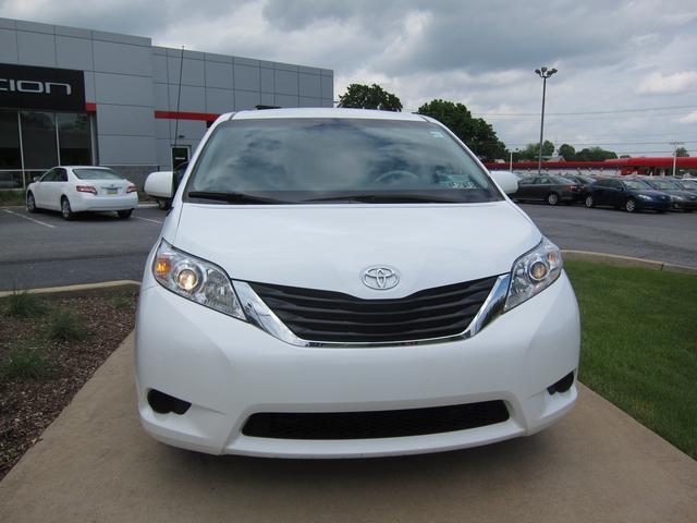 2012 Toyota Sienna X