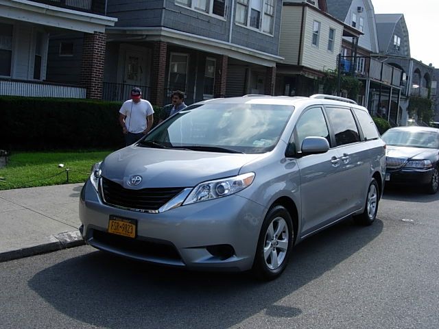 2012 Toyota Sienna Avalanche Z-71 4x4