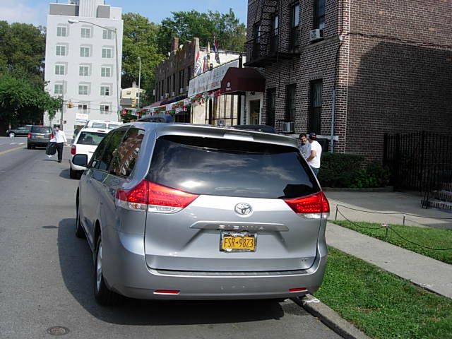 2012 Toyota Sienna Avalanche Z-71 4x4