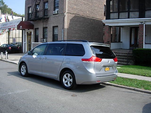 2012 Toyota Sienna Avalanche Z-71 4x4