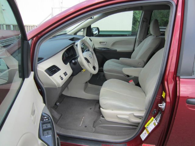 2012 Toyota Sienna ES 1550 Down