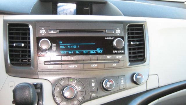 2012 Toyota Sienna Avalanche Z-71 4x4