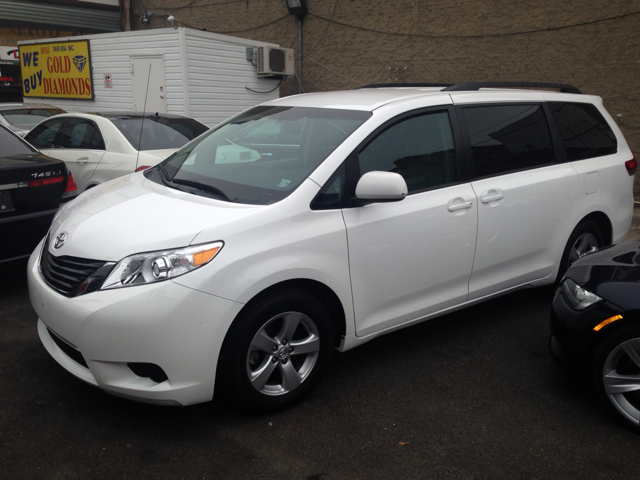 2012 Toyota Sienna Avalanche Z-71 4x4