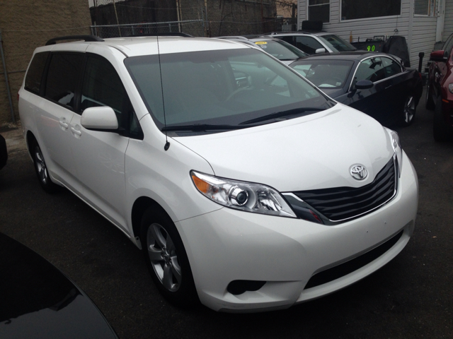 2012 Toyota Sienna Avalanche Z-71 4x4