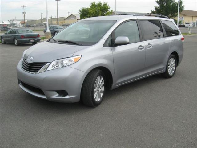 2012 Toyota Sienna SLE --z71 Pkg