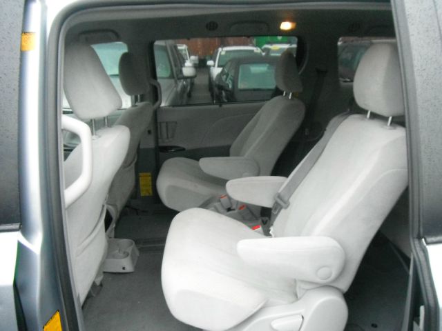 2012 Toyota Sienna ES 1550 Down