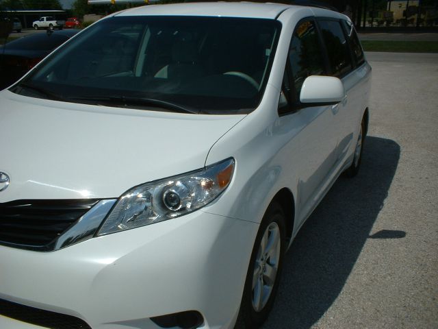 2012 Toyota Sienna Avalanche Z-71 4x4