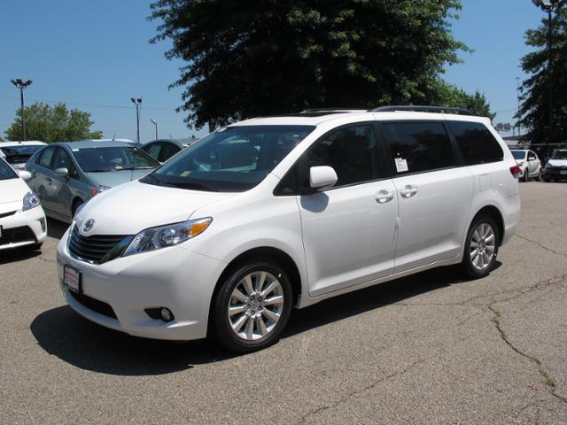 2013 Toyota Sienna SEL Sport Utility 4D