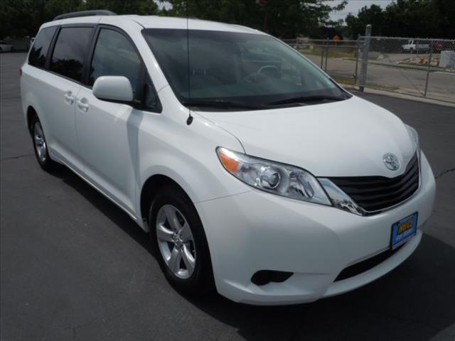 2013 Toyota Sienna SLE --z71 Pkg