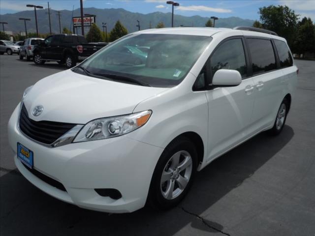 2013 Toyota Sienna SLE --z71 Pkg