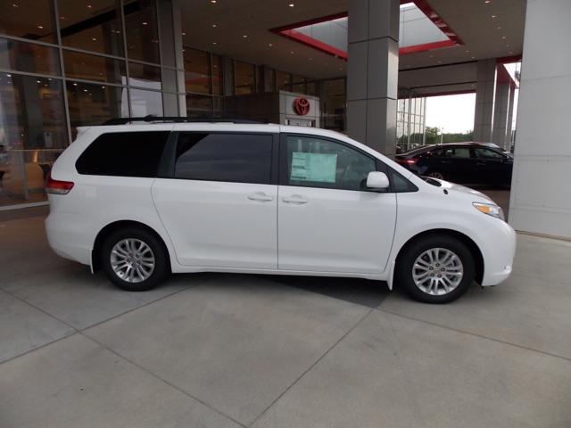 2013 Toyota Sienna SEL Sport Utility 4D