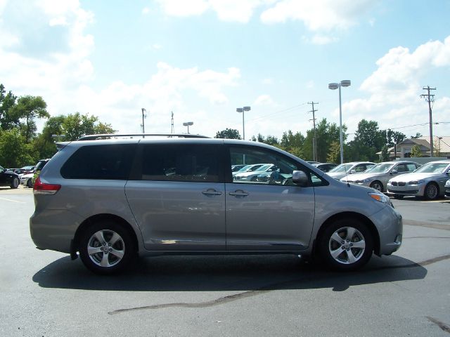 2013 Toyota Sienna Avalanche Z-71 4x4