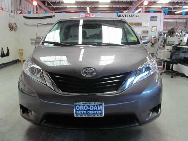 2013 Toyota Sienna Avalanche Z-71 4x4