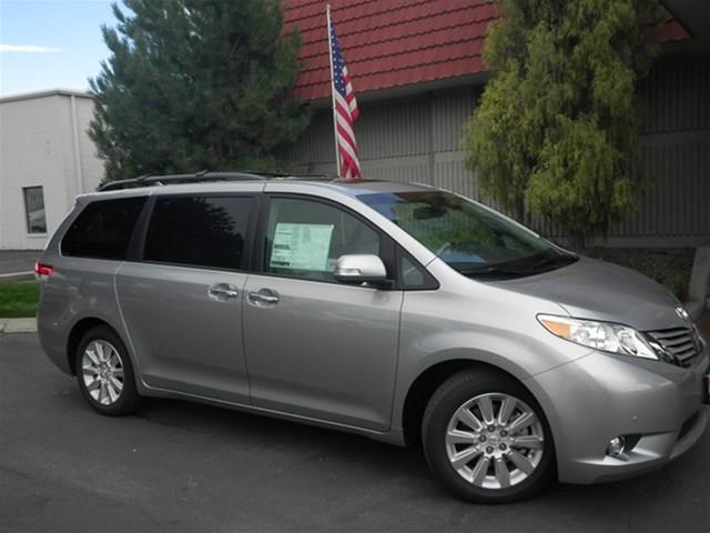 2013 Toyota Sienna Limited 4.6L 4WD