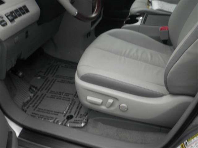 2013 Toyota Sienna Limited 4.6L 4WD