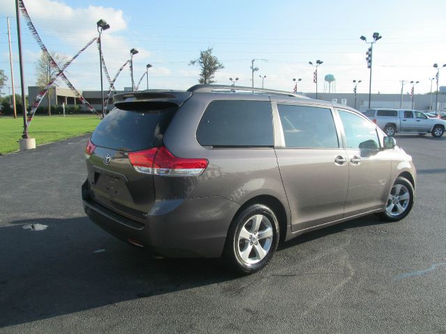 2013 Toyota Sienna Avalanche Z-71 4x4