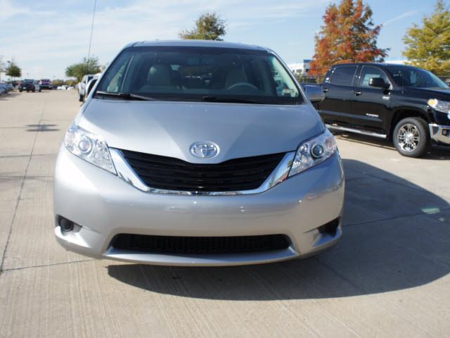 2014 Toyota Sienna X