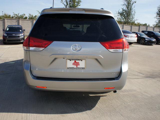 2014 Toyota Sienna X