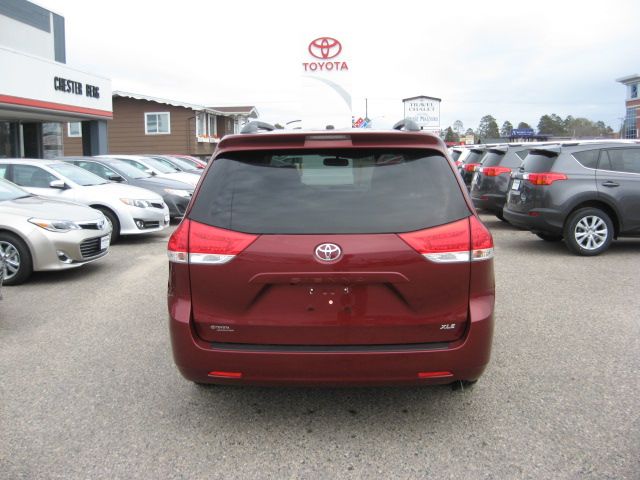 2014 Toyota Sienna 740il 4dr Sdn Sedan