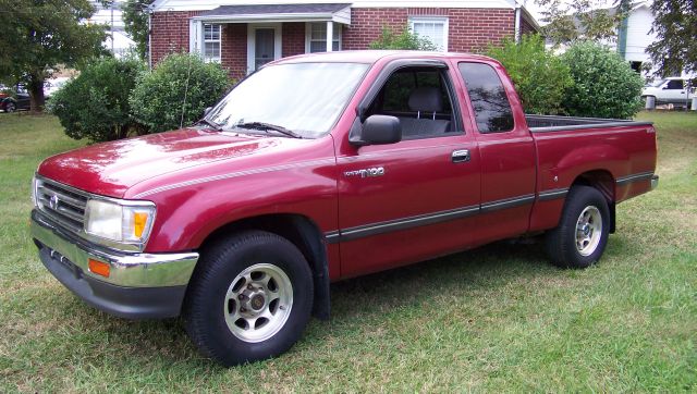 1996 Toyota T100 SE, 7 Pass, C.D. Player