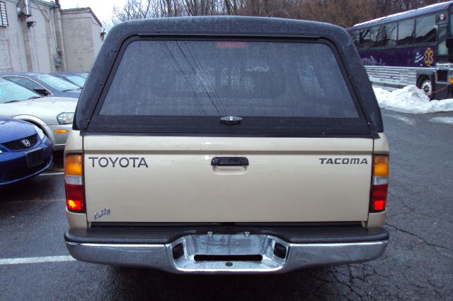 1998 Toyota Tacoma ES 2.4L AUTO