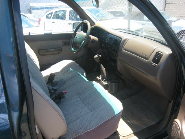 1998 Toyota Tacoma ES 2.4L AUTO
