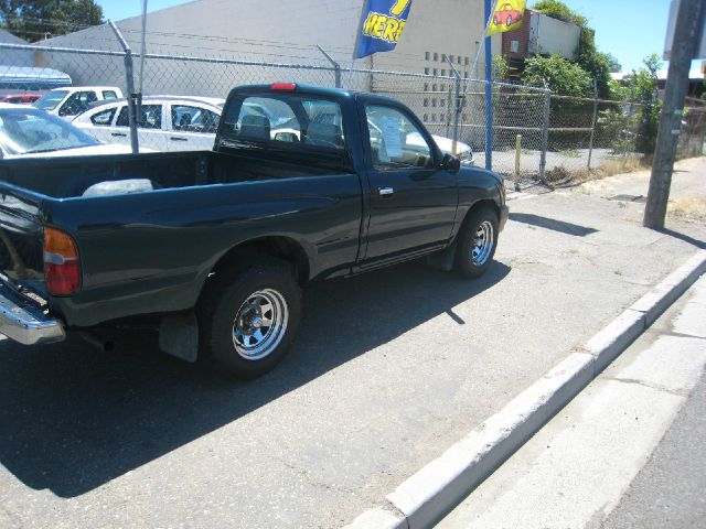 1998 Toyota Tacoma ES 2.4L AUTO