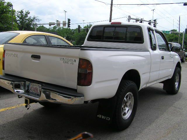 1999 Toyota Tacoma LT Pickup 4D 6 1/2 Ft