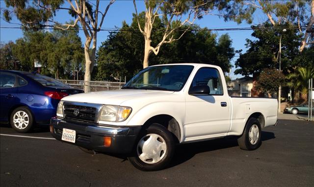 2000 Toyota Tacoma ES 2.4L AUTO