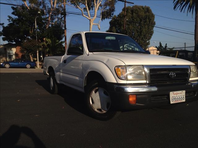 2000 Toyota Tacoma ES 2.4L AUTO