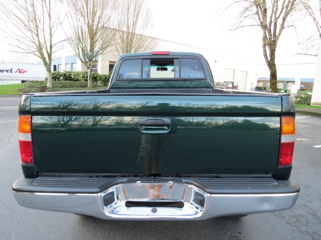 2000 Toyota Tacoma Sedan 4D C