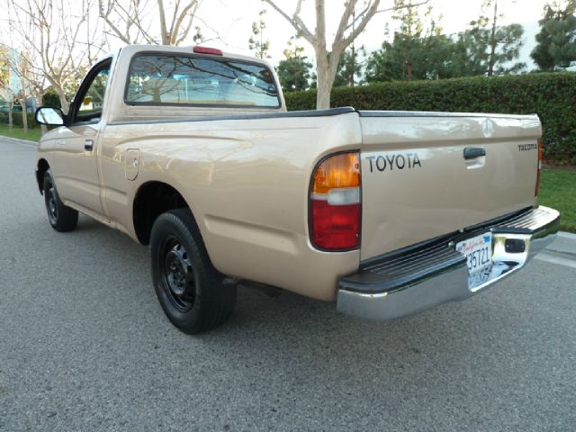2000 Toyota Tacoma ES 2.4L AUTO