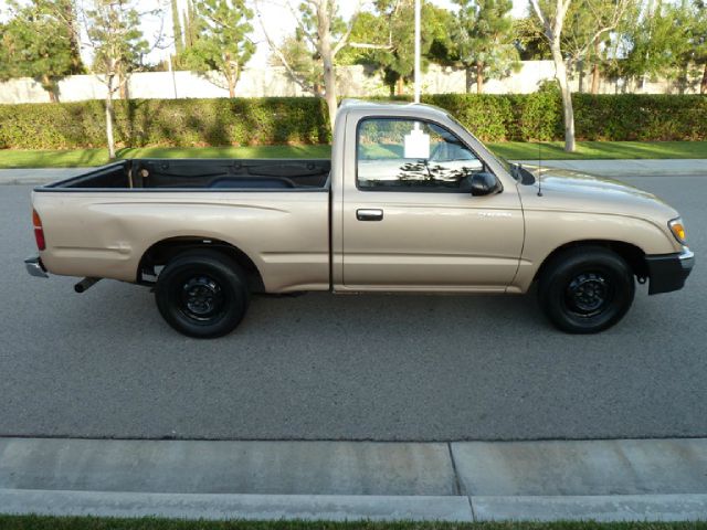 2000 Toyota Tacoma ES 2.4L AUTO