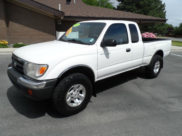 2000 Toyota Tacoma 3.0i AWD Very Clean